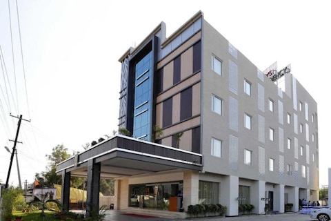 Poppys Anukula Residency